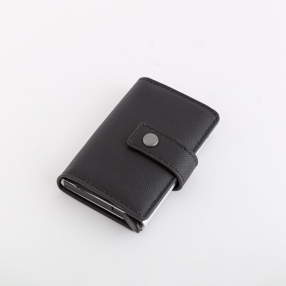 🇮🇹Carpisa Men Black Solid
Three Fold Wallet With one click all the cards slide